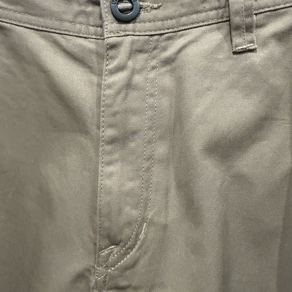 Volcom Men’s Khaki Shorts - Size 34 - Picture 6 of 8